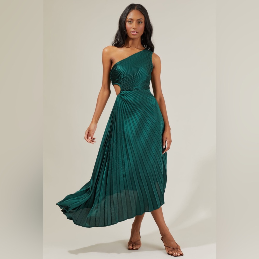 NWT Sugarlips Marigold Aurora Pleated Maxi Dress